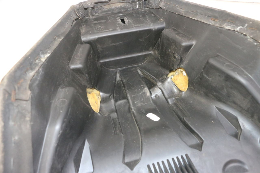 photo de SELLE AVANT PEUGEOT SATELIS 125 (2013 - 2018) - Détail de la pièce