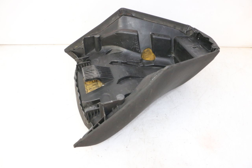 photo de SELLE AVANT PEUGEOT SATELIS 125 (2010 - 2012) - Détail de la pièce