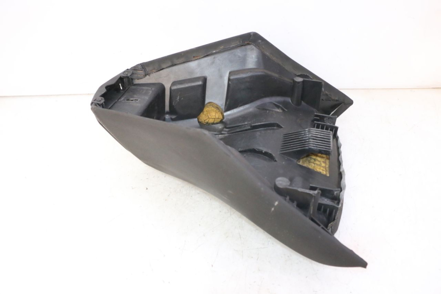 photo de SELLE AVANT PEUGEOT SATELIS 125 (2010 - 2012) - Gros plan technique