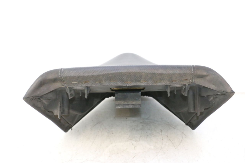 photo de SELLE AVANT PEUGEOT SATELIS 125 (2013 - 2018) - Vue rapprochée