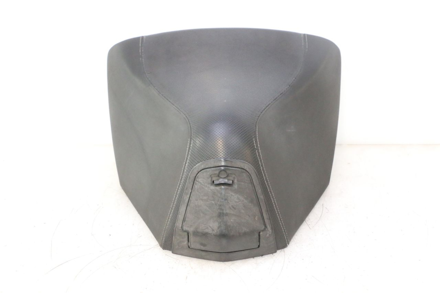 photo de SELLE AVANT PEUGEOT SATELIS 125 (2013 - 2018) - Inspection visuelle