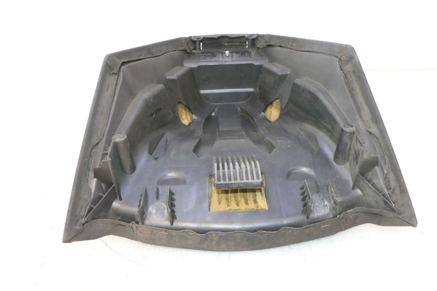 photo de SELLE AVANT PEUGEOT SATELIS 125 (2013 - 2018) - Gros plan technique