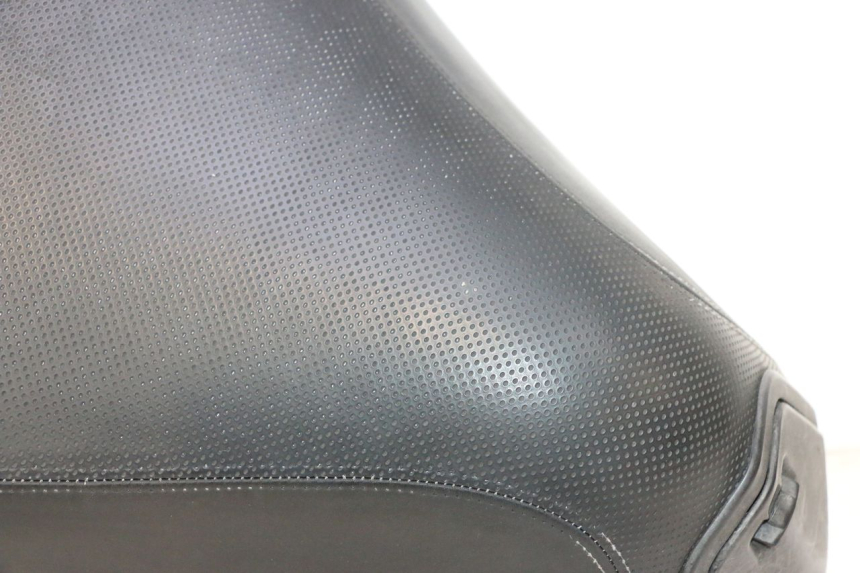 photo de SELLE AVANT PEUGEOT SATELIS 125 (2013 - 2018) - Marquages et références