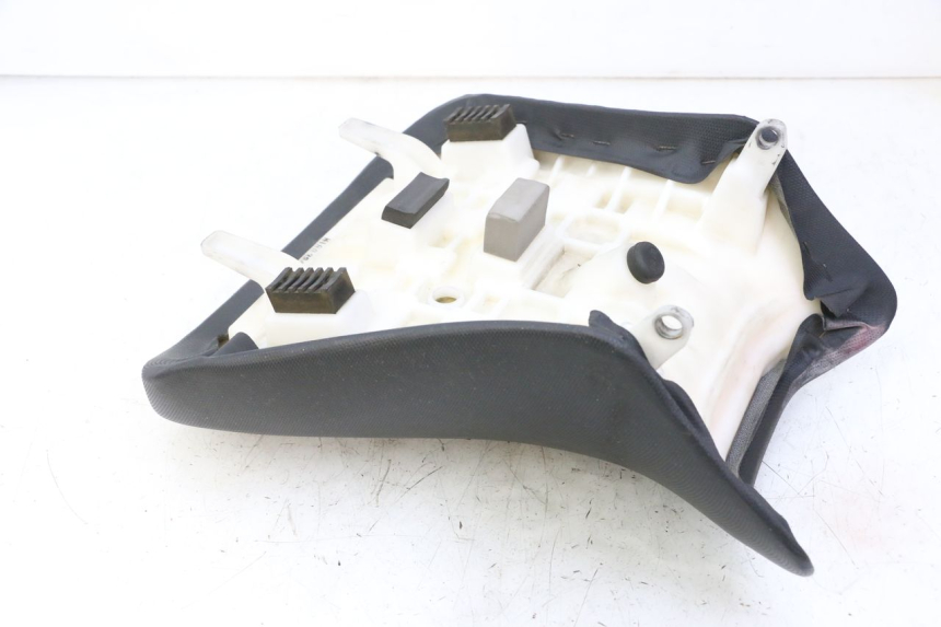 photo de SELLE AVANT SUZUKI SV S 650 (2003 - 2009) - Points de fixation