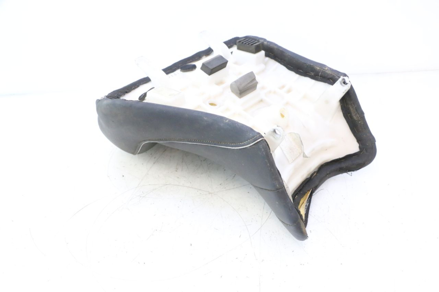 photo de SELLE AVANT SUZUKI SV S 650 (2003 - 2009) - Points de fixation