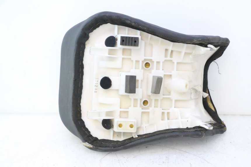 photo de SELLE AVANT SUZUKI SV S 650 (2003 - 2009) - Marquages et références