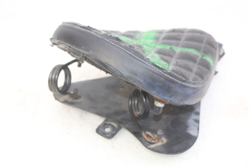 photo de SELLE AVANT DAELIM VL DAYSTAR 125 (2000 - 2011) - Points de fixation