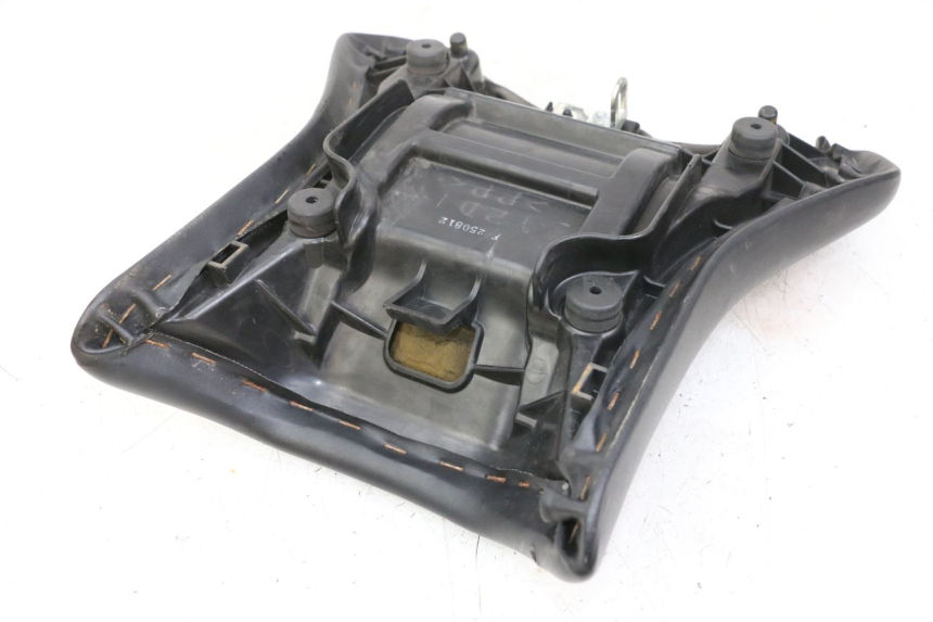 photo de SELLE AVANT YAMAHA FZ1 FAZER 1000 (2007 - 2009) - Autre angle de vue