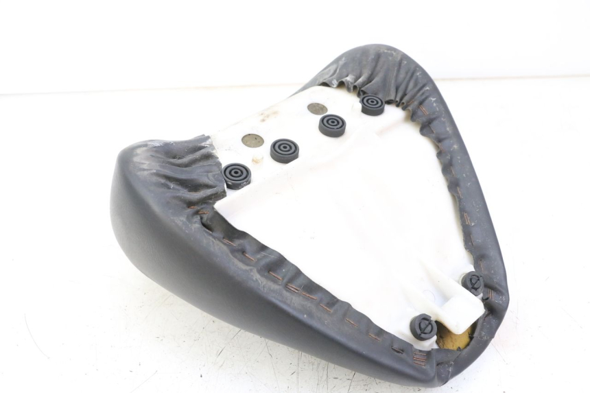 photo de SELLE AVANT YAMAHA XVS DRAG STAR DRAGSTAR 650 (1997 - 2007) - Gros plan technique