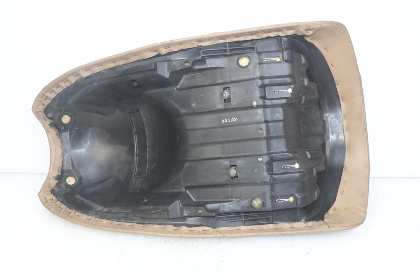 photo de SELLE AVANT YAMAHA YP MAJESTY 400 (2004 - 2008) - Gros plan technique