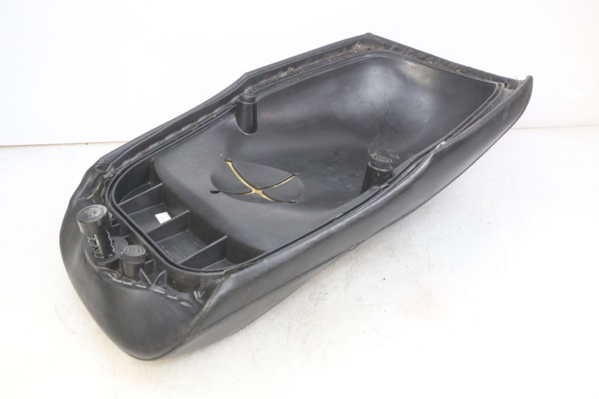 photo de SELLE AVANT YAMAHA YP MAJESTY 125 (1998 - 2001) - Détail de la pièce