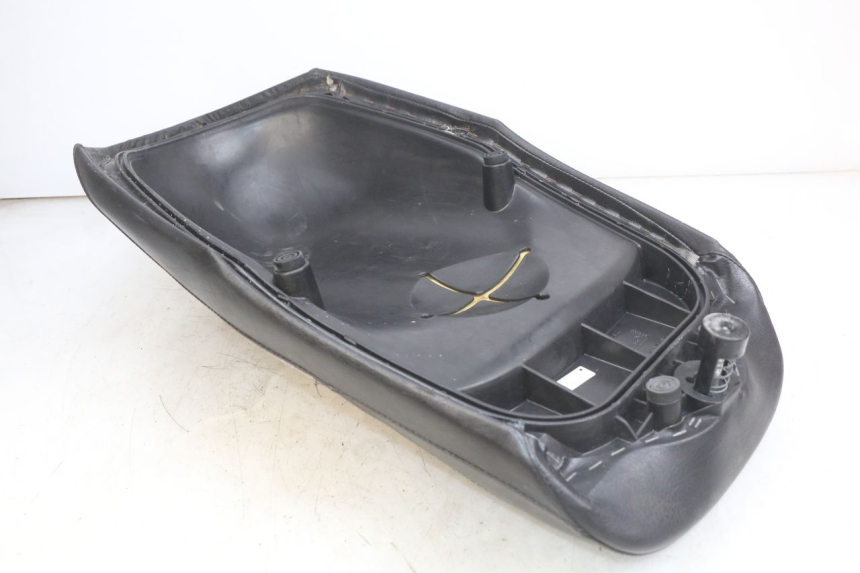 photo de SELLE AVANT YAMAHA YP MAJESTY 125 (1998 - 2001) - Zoom état d’usage