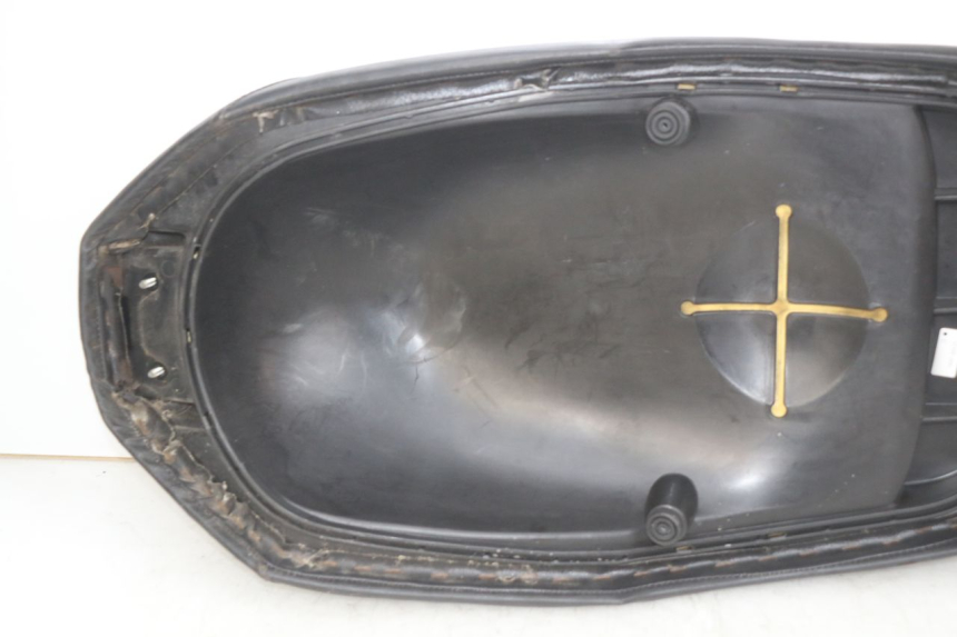photo de SELLE AVANT YAMAHA YP MAJESTY 125 (1998 - 2001) - Gros plan technique