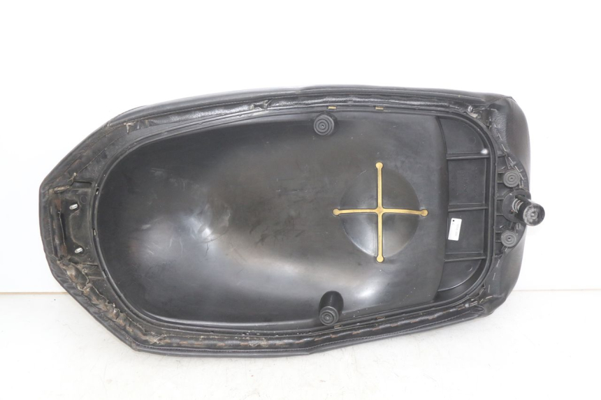 photo de SELLE AVANT YAMAHA YP MAJESTY 125 (1998 - 2001) - Points de fixation