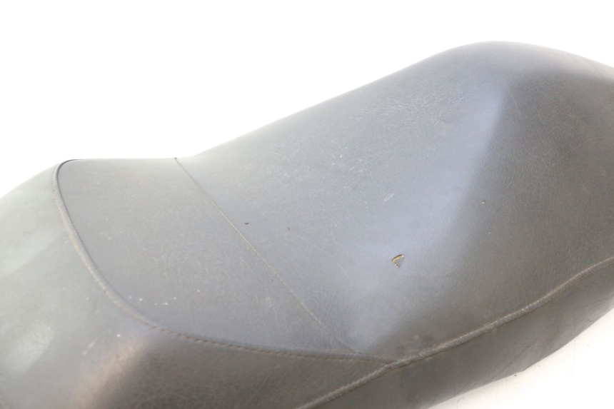photo de SELLE AVANT YAMAHA YP MAJESTY 125 (1998 - 2001) - Détail de la pièce
