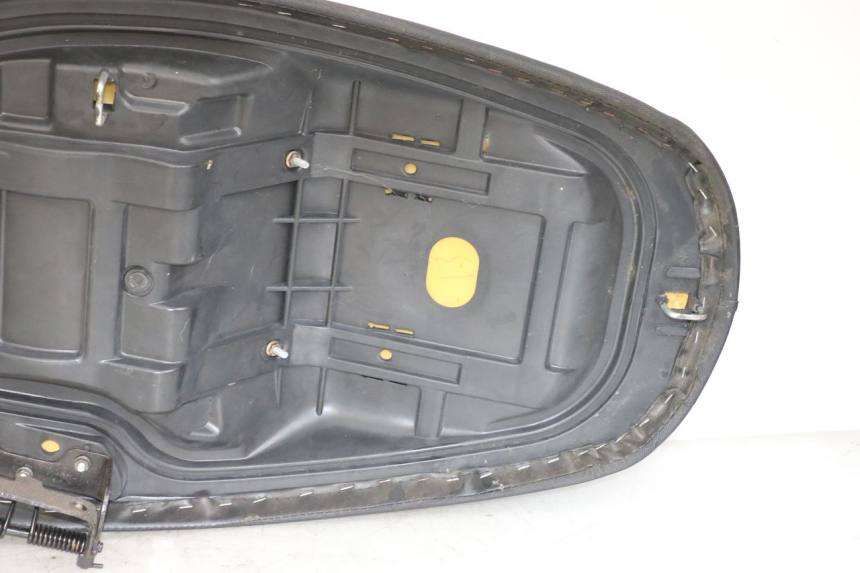 photo de SELLE JONWAY AZTRAL 125 (2008 - 2017) - Gros plan technique