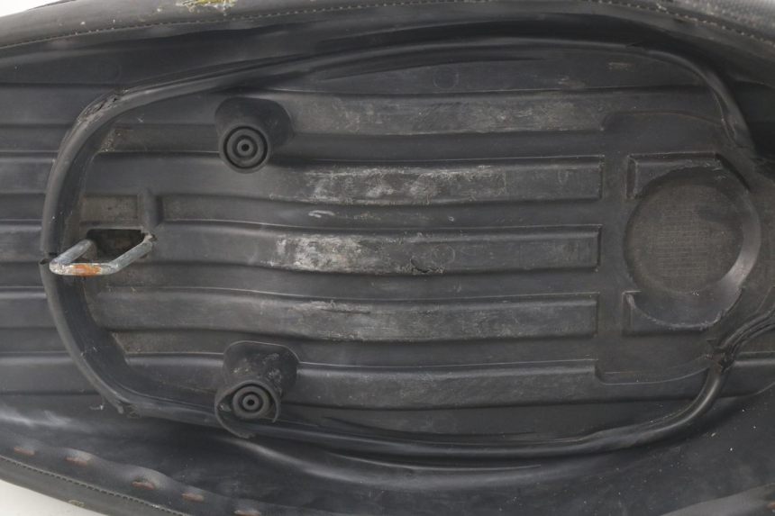 photo de SELLE MBK BOOSTER SPIRIT 50 (2004 - 2017) - Marquages et références