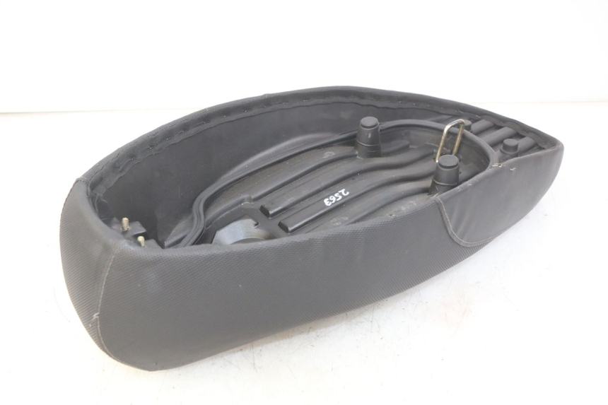 photo de SELLE MBK BOOSTER SPIRIT 50 (2004 - 2017) - Points de fixation