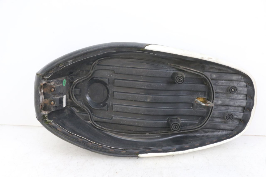 photo de SELLE MBK BOOSTER SPIRIT 50 (2004 - 2017) - Détail de la pièce