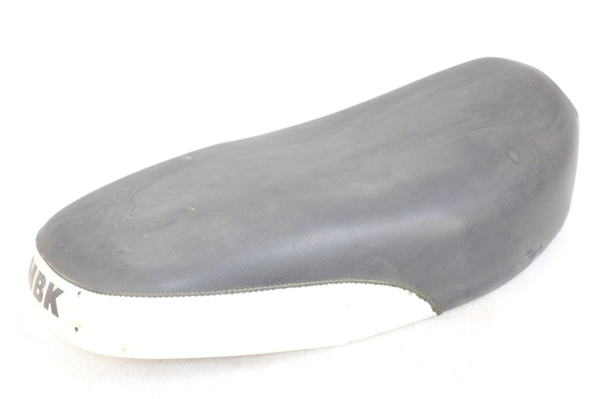 photo de SELLE MBK BOOSTER SPIRIT 50 (2004 - 2017) - Marquages et références