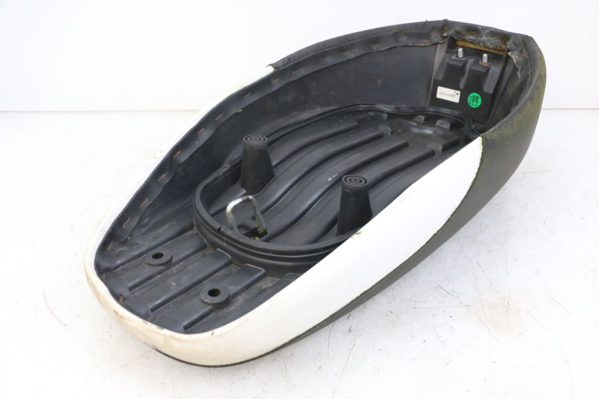 photo de SELLE MBK BOOSTER SPIRIT 50 (2004 - 2017) - Marquages et références