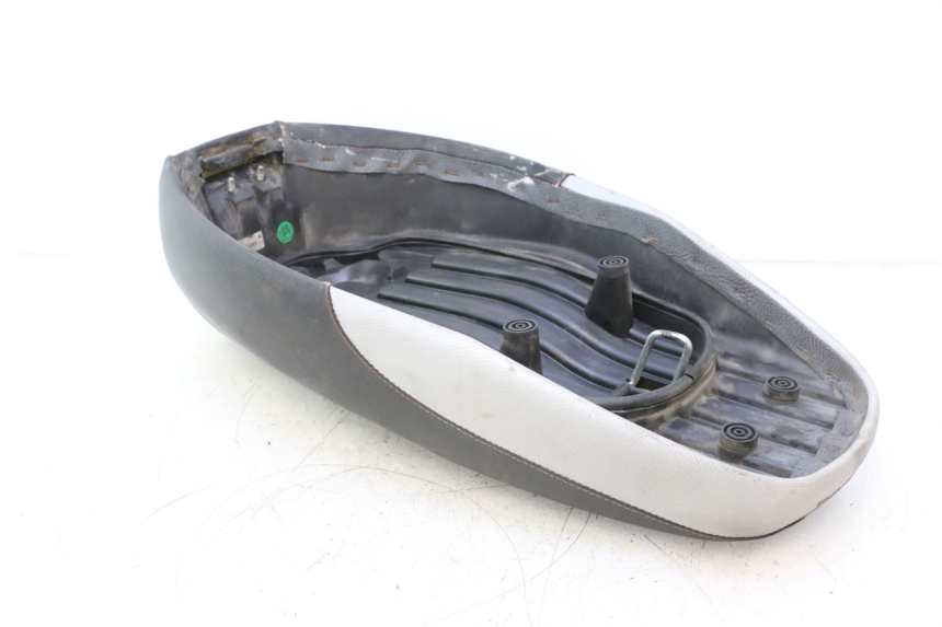 photo de SELLE MBK BOOSTER SPIRIT 50 (2004 - 2017) - Marquages et références