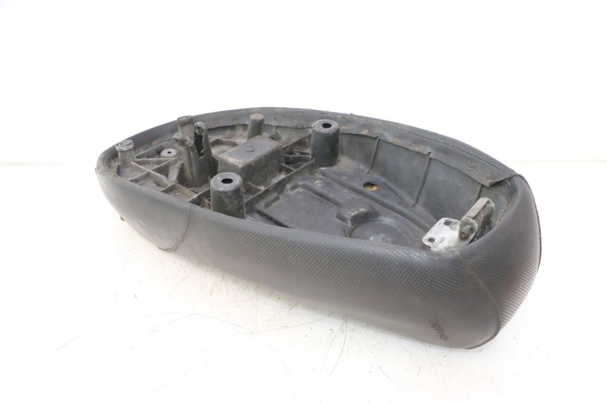 photo de SELLE MBK BOOSTER SPIRIT 50 (1999 - 2003) - Points de fixation
