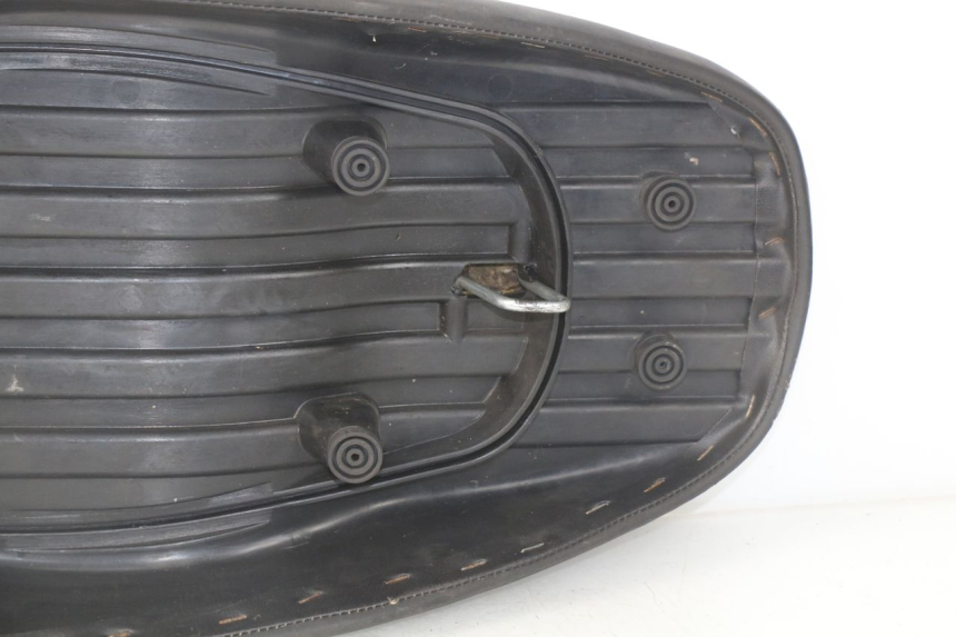 photo de SELLE MBK BOOSTER SPIRIT NAKED 50 (2004 - 2017) - Marquages et références