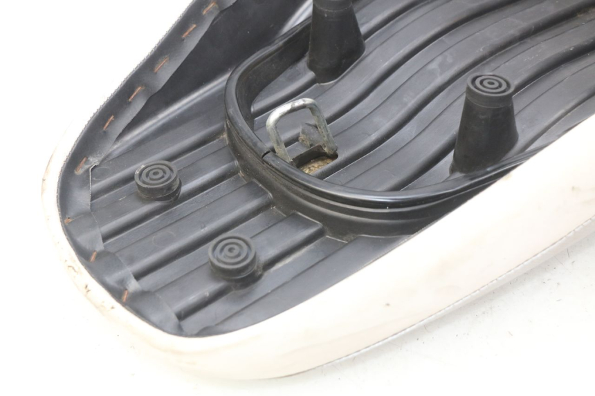 photo de SELLE MBK BOOSTER SPIRIT NAKED 50 (2004 - 2017) - Zoom composants