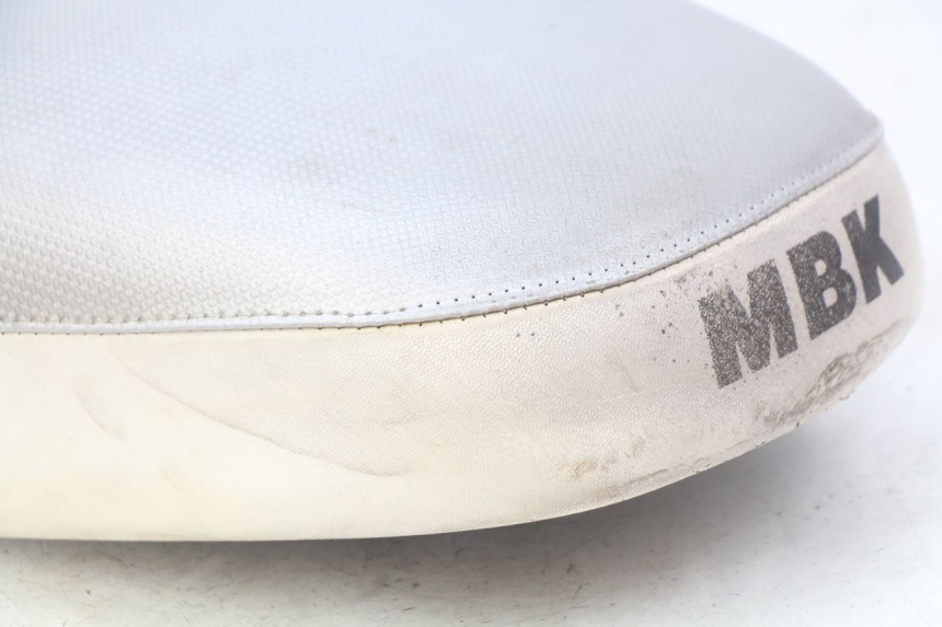 photo de SELLE MBK BOOSTER SPIRIT NAKED 50 (2004 - 2017) - Gros plan technique