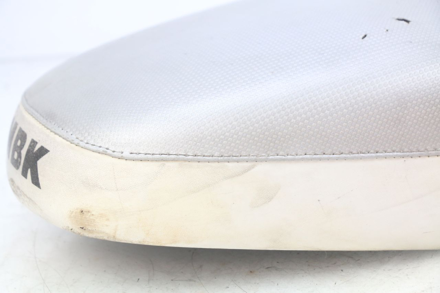 photo de SELLE MBK BOOSTER SPIRIT NAKED 50 (2004 - 2017) - Points de fixation