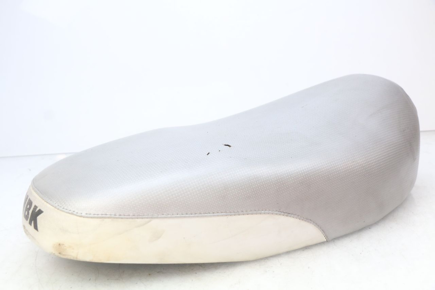 photo de SELLE MBK BOOSTER SPIRIT NAKED 50 (2004 - 2017) - État de surface