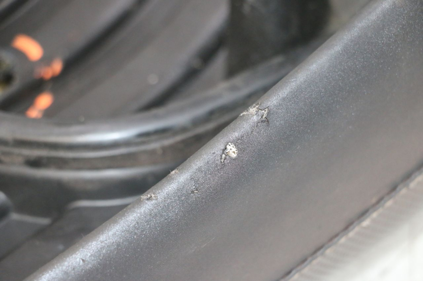 photo de SELLE MBK BOOSTER SPIRIT NAKED 50 (2004 - 2017) - Marquages et références