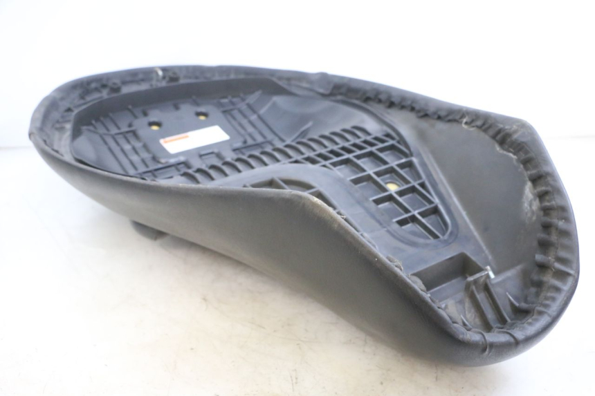 photo de SELLE SUZUKI BURGMAN 125 (2007 - 2014) - Autre angle de vue