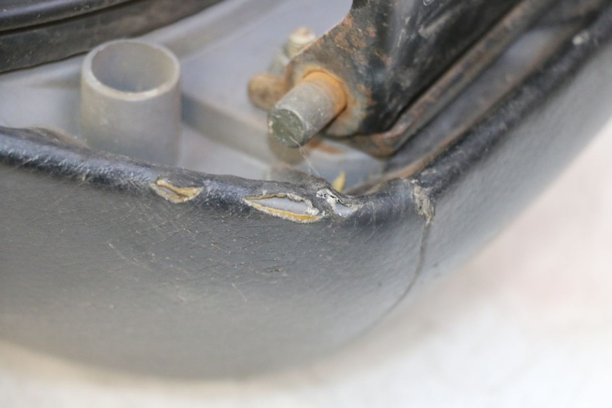 photo de SELLE YAMAHA BW'S 100 (1999 - 2002) - Points de fixation