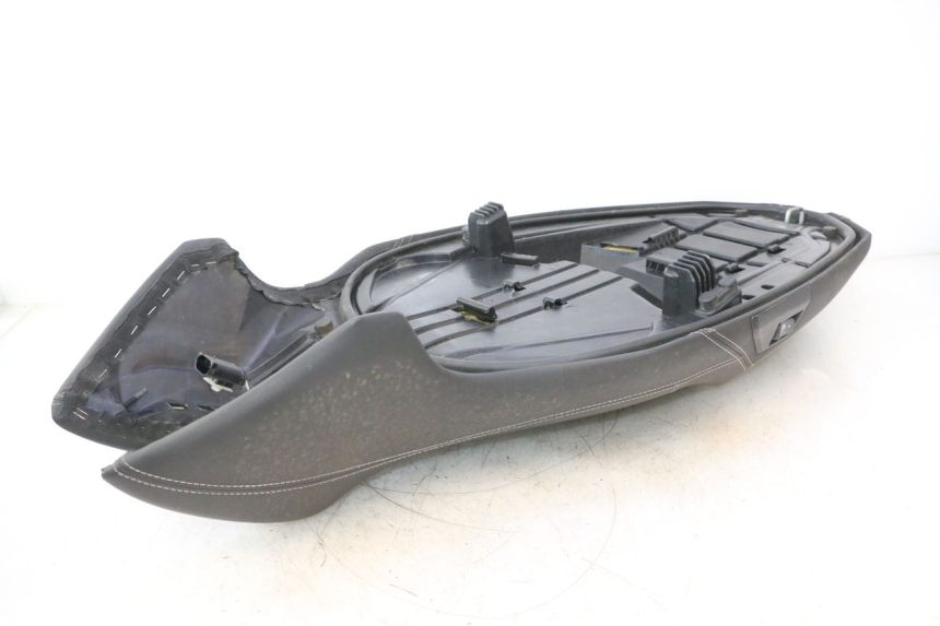 photo de SELLE BMW C SPORT 650 (2015 - 2021) - Marquages et références