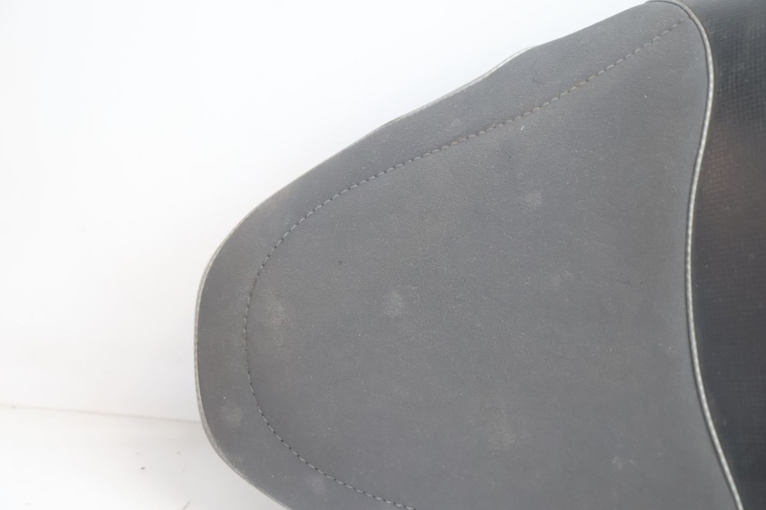 photo de SELLE HONDA CB F HORNET 600 (2005 - 2006) - Zoom état d’usage
