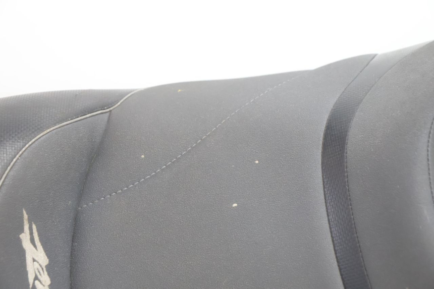 photo de SELLE HONDA CB F HORNET 600 (2005 - 2006) - Gros plan technique