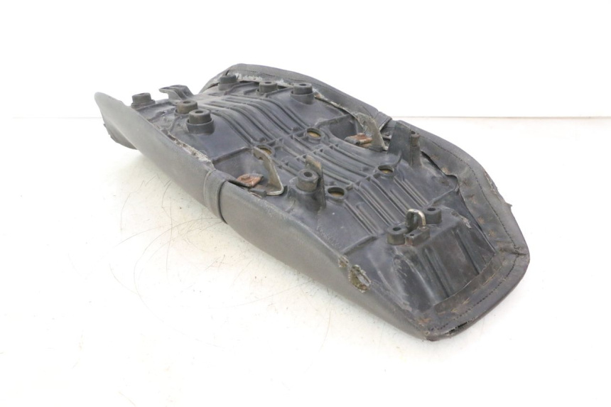 photo de SELLE HONDA CB TWO FIFTY 250 (1991 - 2002) - Détail de la pièce