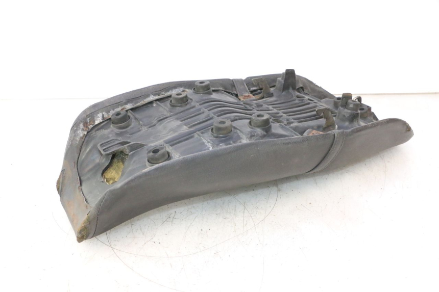 photo de SELLE HONDA CB TWO FIFTY 250 (1991 - 2002) - Zoom état d’usage