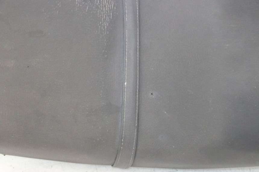 photo de SELLE HONDA CB TWO FIFTY 250 (1991 - 2002) - Gros plan technique
