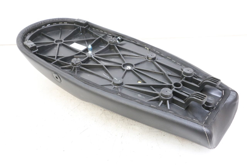 photo de SELLE ROYAL ENFIELD CONTINENTAL GT 650 (2019 - 2024) - Détail de la pièce