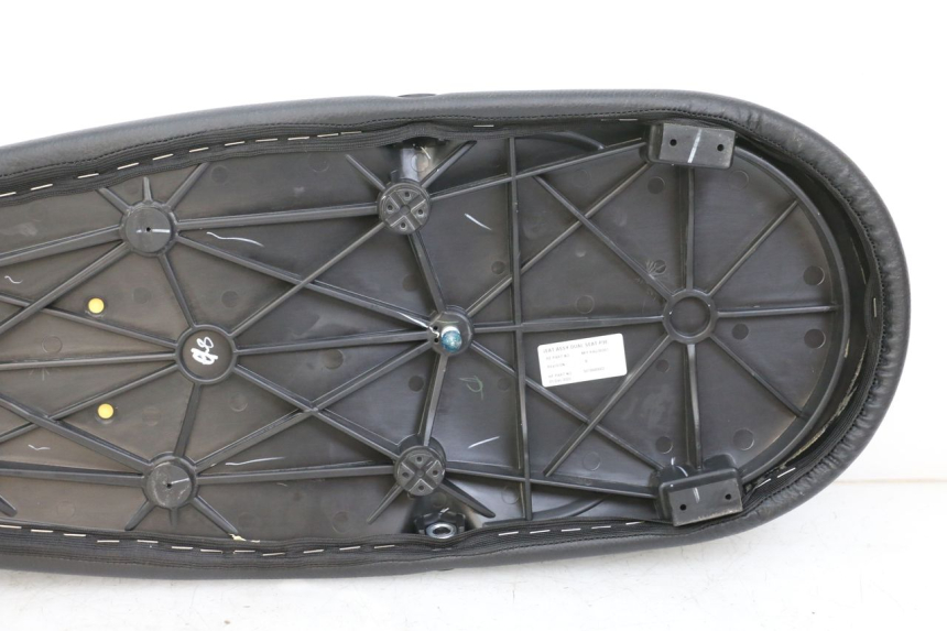 photo de SELLE ROYAL ENFIELD CONTINENTAL GT 650 (2019 - 2024) - Gros plan technique