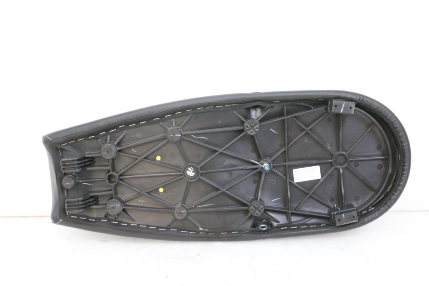 photo de SELLE ROYAL ENFIELD CONTINENTAL GT 650 (2019 - 2024) - Points de fixation