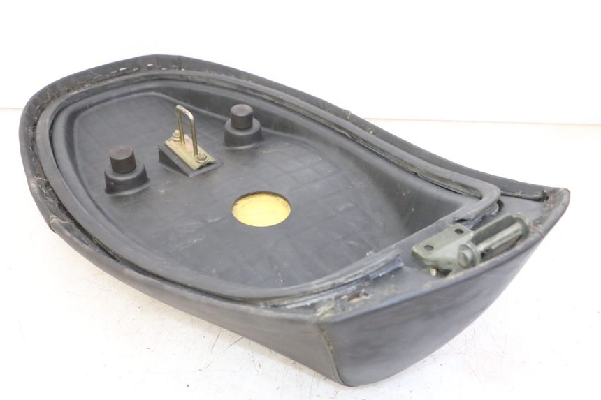 photo de SELLE DAELIM BESBI 125 (2007 - 2008) - Points de fixation