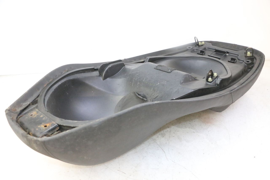 photo de SELLE KYMCO DINK STREET 125 (2009 - 2014) - Points de fixation