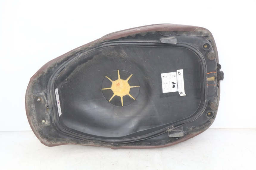 photo de SELLE PEUGEOT DJANGO 4T 50 (2014 - 2019) - Détails caractéristiques