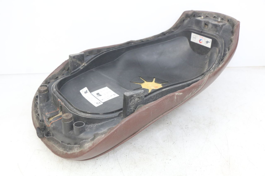 photo de SELLE PEUGEOT DJANGO 4T 50 (2014 - 2019) - Points de fixation