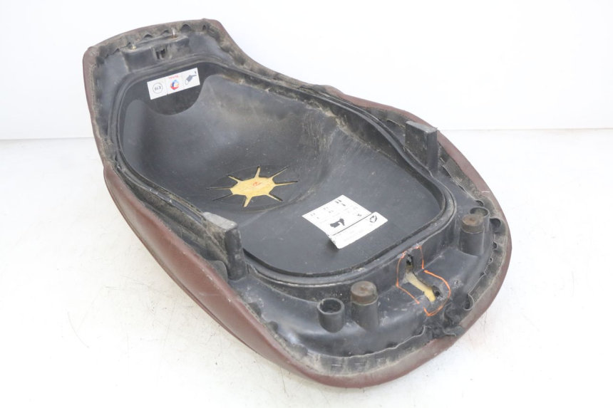 photo de SELLE PEUGEOT DJANGO 4T 50 (2014 - 2019) - Marquages et références