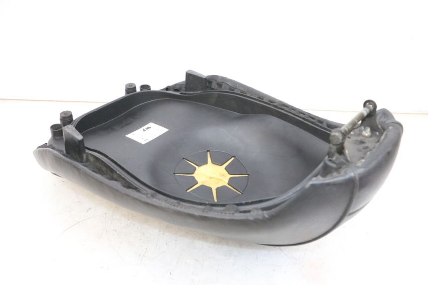 photo de SELLE PEUGEOT DJANGO 4T 50 (2014 - 2019) - Détail de la pièce